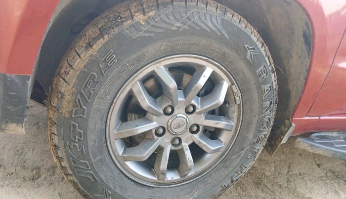 2018 Mahindra TUV300 T10 DUAL TONE, Diesel, Manual, 85,042 km, tyre