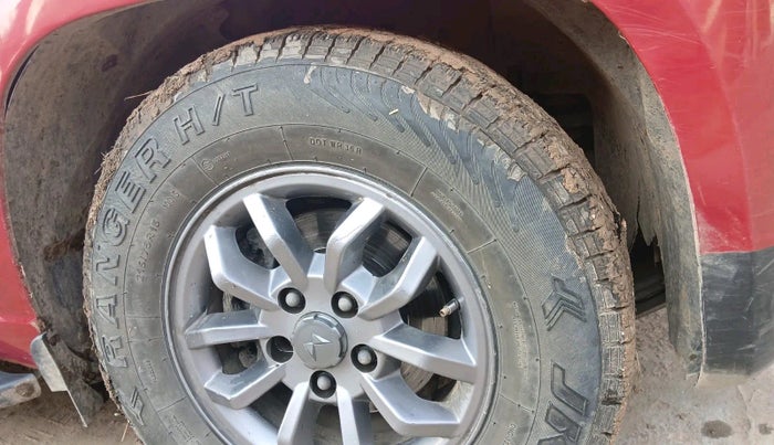 2018 Mahindra TUV300 T10 DUAL TONE, Diesel, Manual, 85,042 km, tyre