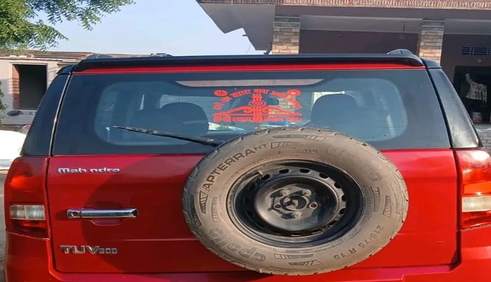 2018 Mahindra TUV300 T10 DUAL TONE, Diesel, Manual, 85,042 km, tyre