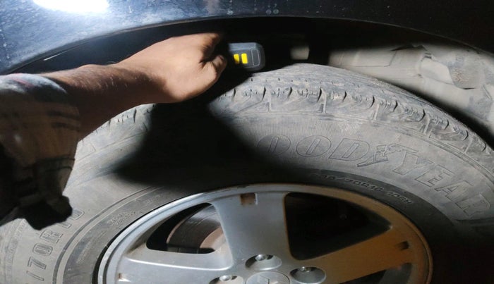 2010 Mitsubishi Outlander 2.4 MIVEC, Petrol, Automatic, 1,11,481 km, tyre