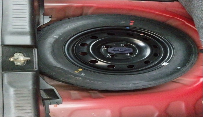 2020 Maruti Swift VXI, Petrol, Manual, 23,660 km, tyre