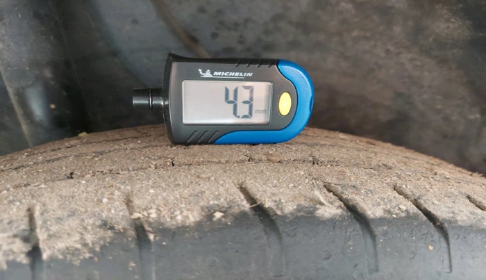 2022 Hyundai VENUE S 1.2, Petrol, Manual, 51,619 km, tyre