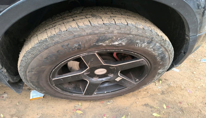 2017 Mahindra XUV500 W6, Diesel, Manual, 94,093 km, tyre