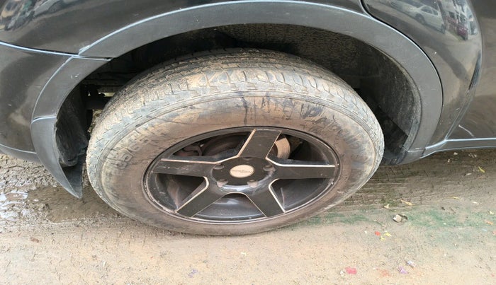 2017 Mahindra XUV500 W6, Diesel, Manual, 94,093 km, tyre