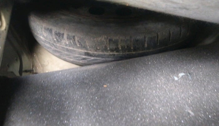 2010 Ford Figo ZXI 1.2 PETROL, Petrol, Manual, 1,91,502 km, tyre