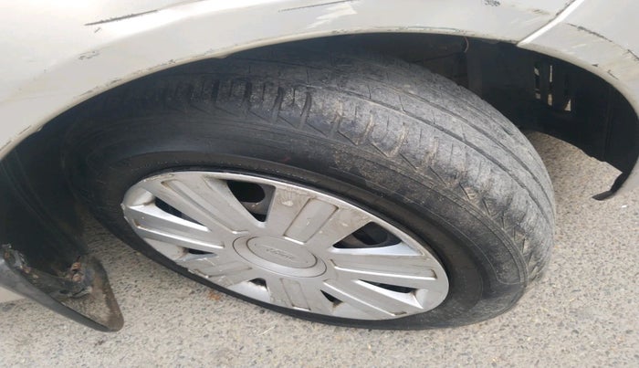 2010 Ford Figo ZXI 1.2 PETROL, Petrol, Manual, 1,91,502 km, tyre