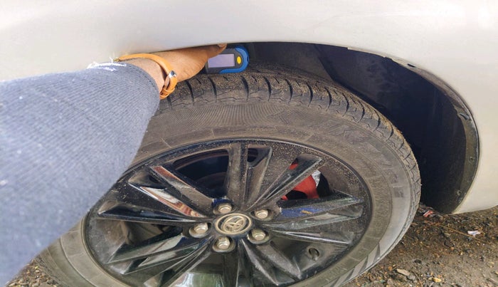 2016 Toyota Innova Crysta 2.8 ZX AT 7 STR, Diesel, Automatic, 1,45,749 km, tyre