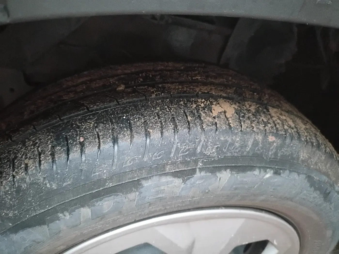 2022 Maruti BREZZA VXI SMART HYBRID, Petrol, Manual, 43,000 km, tyre