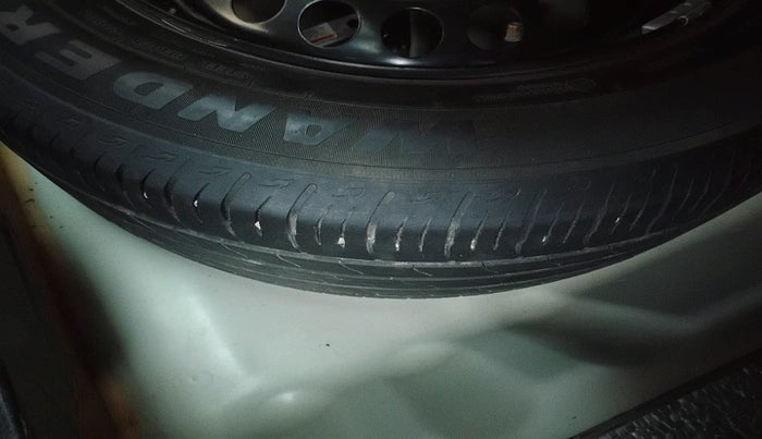 2022 Maruti BREZZA VXI SMART HYBRID, Petrol, Manual, 41,650 km, tyre