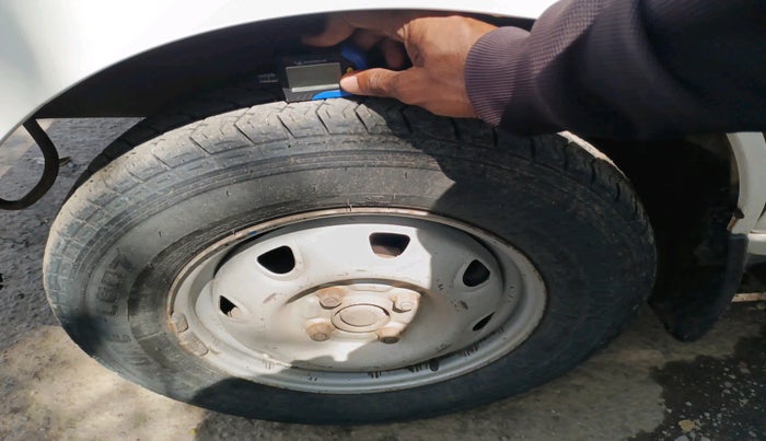 2021 Maruti Eeco 5 STR AC CNG, Petrol, Manual, 2,19,100 km, tyre