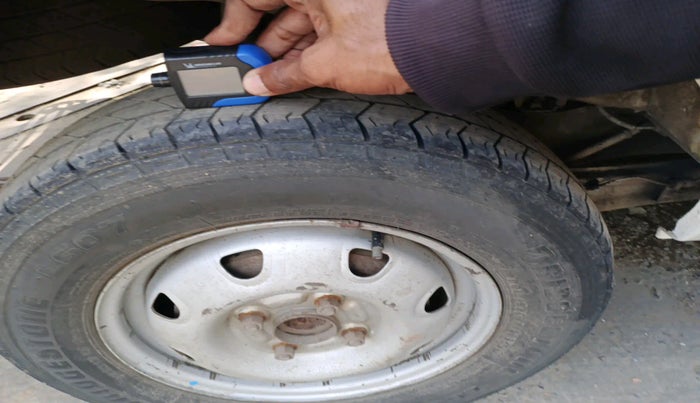 2021 Maruti Eeco 5 STR AC CNG, Petrol, Manual, 2,19,100 km, tyre