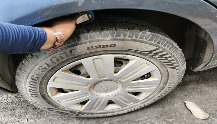 2010 Ford Fiesta EXI 1.6 PETROL, Petrol, Manual, 1,00,743 km, tyre