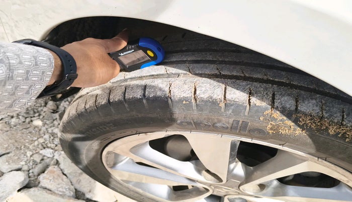 2015 Hyundai Elite i20 SPORTZ 1.2 (O), Petrol, Manual, 53,365 km, tyre