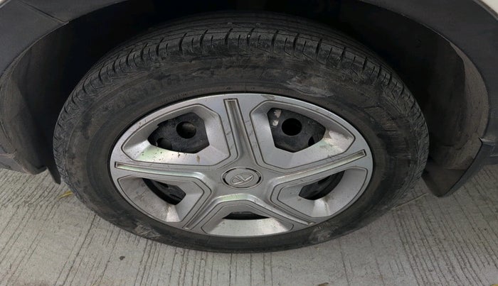 2022 Tata NEXON XMA SUNROOF PETROL, Petrol, Automatic, 40,125 km, tyre