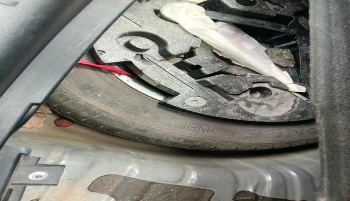 2022 Mahindra XUV300 W8 1.2 PETROL, Petrol, Manual, 67,737 km, tyre