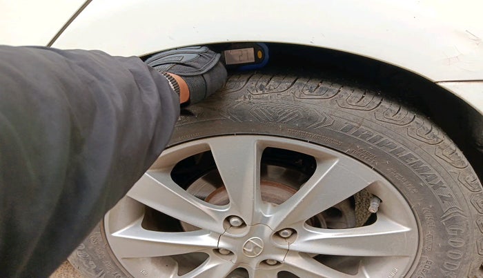 2013 Hyundai Verna FLUIDIC 1.6 CRDI SX, Diesel, Manual, 1,49,454 km, tyre