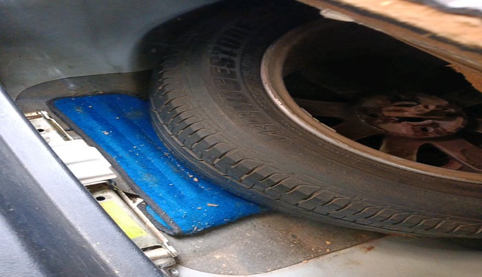 2013 Hyundai Verna FLUIDIC 1.6 CRDI SX, Diesel, Manual, 1,49,454 km, tyre