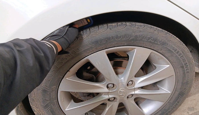 2013 Hyundai Verna FLUIDIC 1.6 CRDI SX, Diesel, Manual, 1,49,454 km, tyre