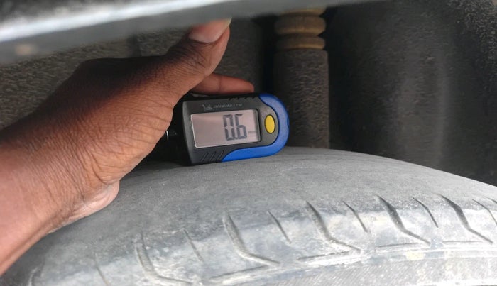 2011 Ford Figo ZXI 1.2 PETROL, Petrol, Manual, 97,837 km, tyre