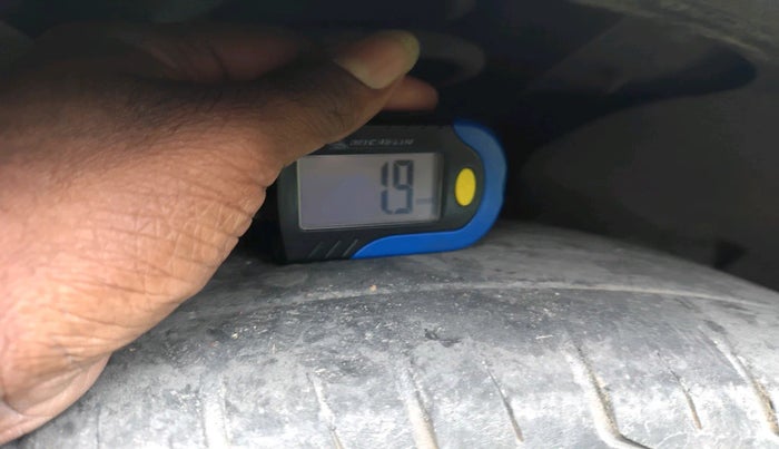 2011 Ford Figo ZXI 1.2 PETROL, Petrol, Manual, 97,837 km, tyre