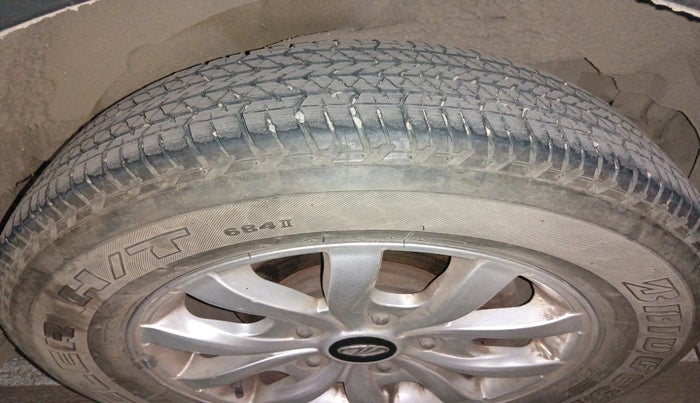 2016 Mahindra XUV500 W10 AT, Diesel, Automatic, 73,640 km, tyre