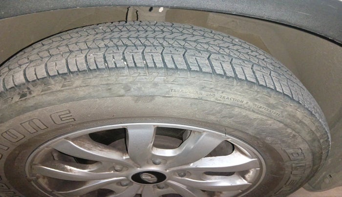 2016 Mahindra XUV500 W10 AT, Diesel, Automatic, 73,640 km, tyre