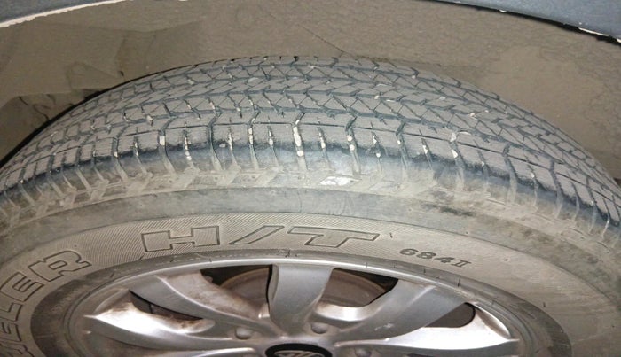 2016 Mahindra XUV500 W10 AT, Diesel, Automatic, 73,640 km, tyre