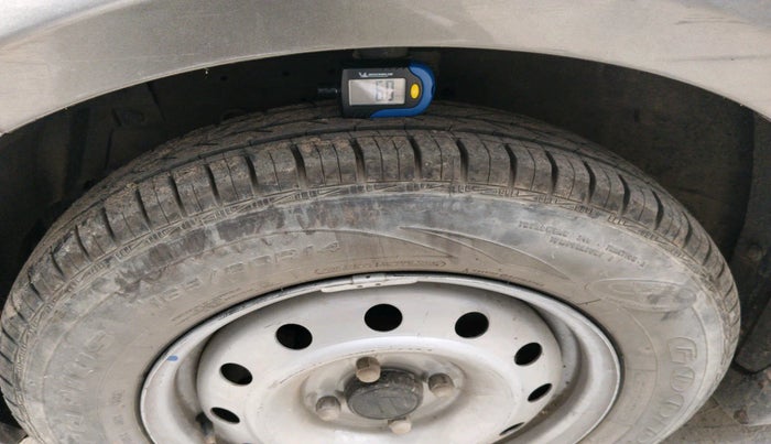 2015 Maruti Swift Dzire LXI (O), Petrol, Manual, 80,401 km, tyre