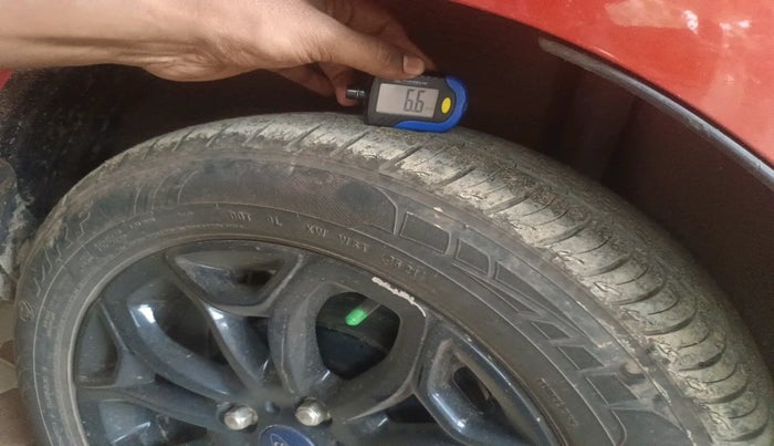 2014 Ford Ecosport TITANIUM 1.5L DIESEL (OPT), Diesel, Manual, 1,03,687 km, tyre