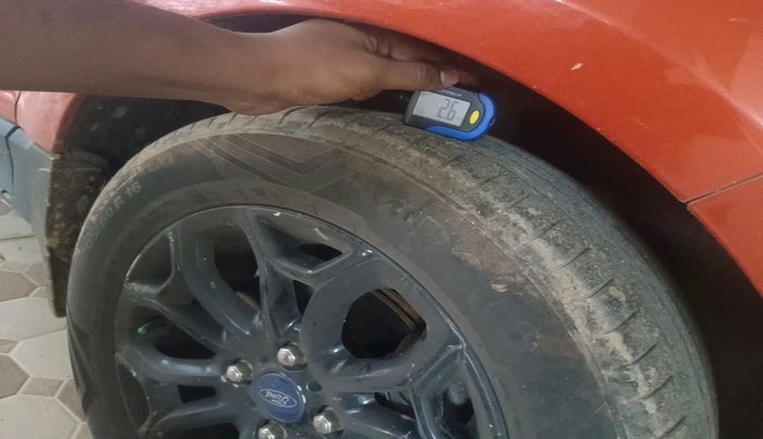 2014 Ford Ecosport TITANIUM 1.5L DIESEL (OPT), Diesel, Manual, 1,03,687 km, tyre