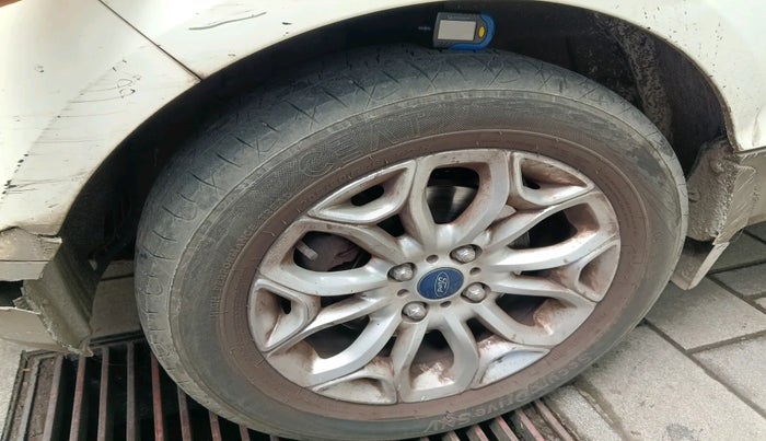 2015 Ford Ecosport TITANIUM 1.5L DIESEL, Diesel, Manual, 1,45,772 km, tyre