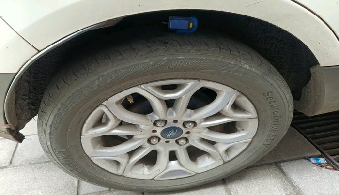 2015 Ford Ecosport TITANIUM 1.5L DIESEL, Diesel, Manual, 1,45,772 km, tyre