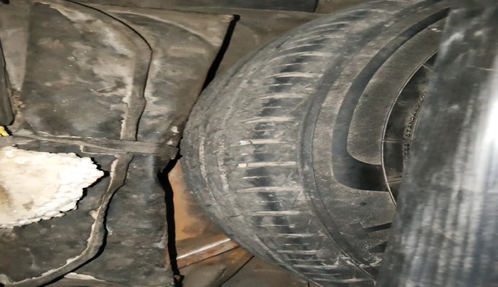 2011 Toyota Etios G, Petrol, Manual, 2,04,002 km, tyre