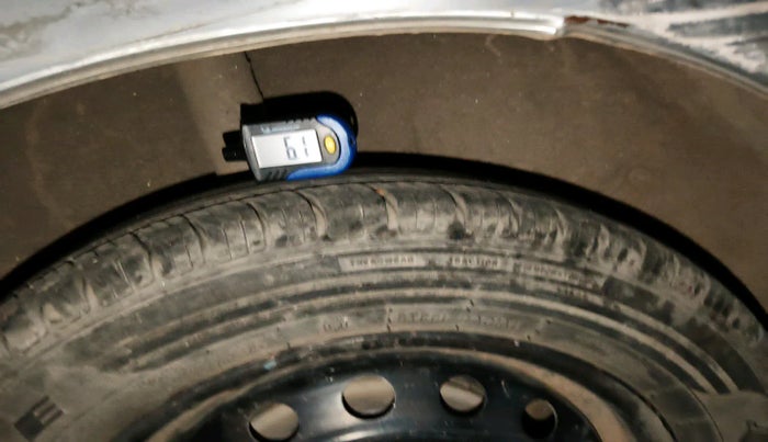 2011 Toyota Etios G, Petrol, Manual, 2,04,002 km, tyre