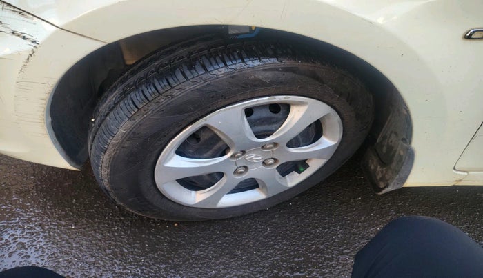 2012 Hyundai Verna FLUIDIC 1.6 CRDI EX, Diesel, Manual, 34,145 km, tyre