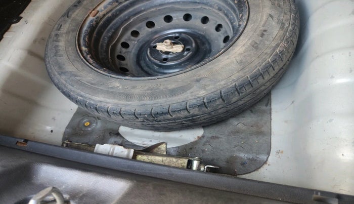 2012 Hyundai Verna FLUIDIC 1.6 CRDI EX, Diesel, Manual, 34,145 km, tyre