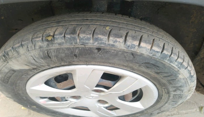 2016 Renault Kwid RXT 0.8, Petrol, Manual, 1,33,829 km, tyre