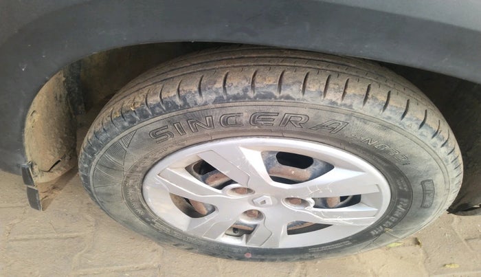 2016 Renault Kwid RXT 0.8, Petrol, Manual, 1,33,829 km, tyre