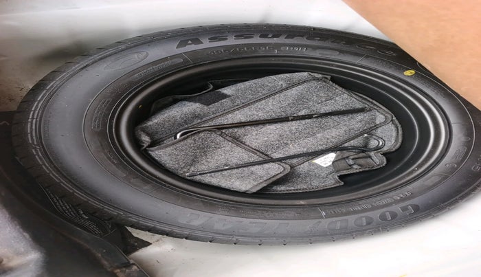 2023 KIA SONET HTK 1.2 PETROL MT, Petrol, Manual, 40,219 km, tyre