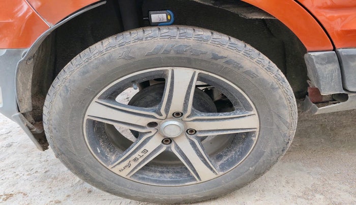 2015 Ford Ecosport TREND 1.5L DIESEL, Diesel, Manual, 1,21,637 km, tyre