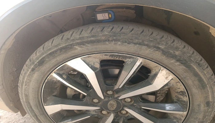 2020 Mahindra XUV300 W8 (O) 1.5 DIESEL, Diesel, Manual, 96,696 km, tyre