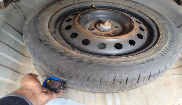 2013 Toyota Etios G, Petrol, Manual, 1,30,277 km, tyre