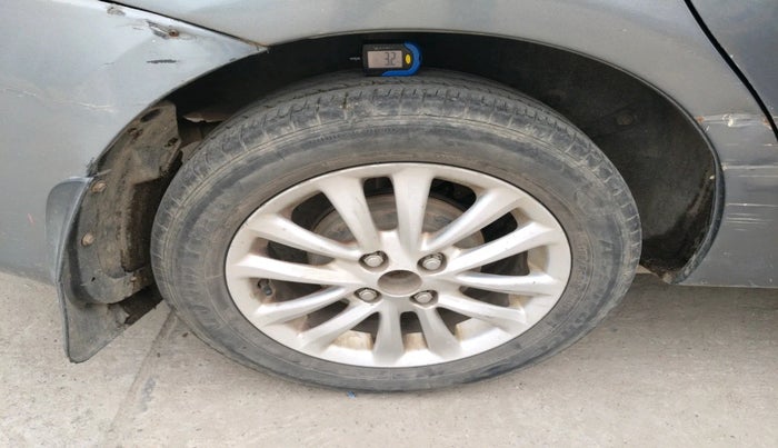 2013 Toyota Etios G, Petrol, Manual, 1,30,277 km, tyre