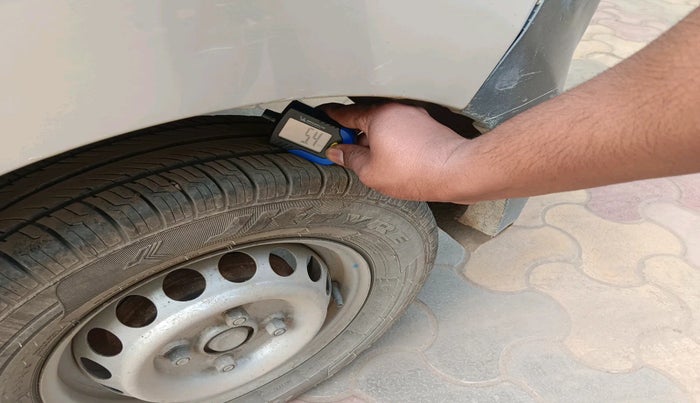 2017 Maruti Alto 800 STD, Petrol, Manual, 47,139 km, tyre