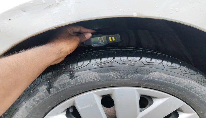 2013 Volkswagen Polo COMFORTLINE 1.2L, Diesel, Manual, 1,14,825 km, tyre