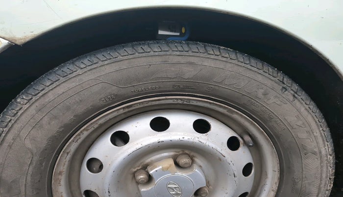 2011 Hyundai i10 ERA 1.1, Petrol, Manual, 2,44,462 km, tyre