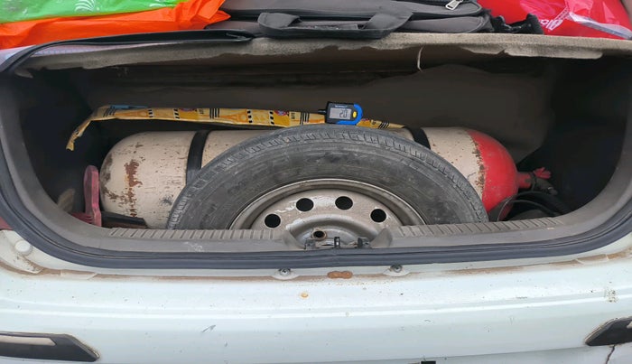 2011 Hyundai i10 ERA 1.1, Petrol, Manual, 2,44,462 km, tyre