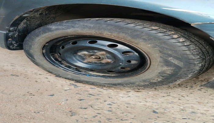 2011 Maruti Swift VDI, Diesel, Manual, 1,46,732 km, tyre