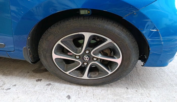 2017 Hyundai Grand i10 SPORTZ (O) AT 1.2 KAPPA VTVT, Petrol, Automatic, 1,10,953 km, tyre