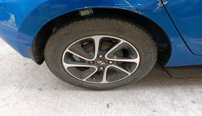 2017 Hyundai Grand i10 SPORTZ (O) AT 1.2 KAPPA VTVT, Petrol, Automatic, 1,10,953 km, tyre